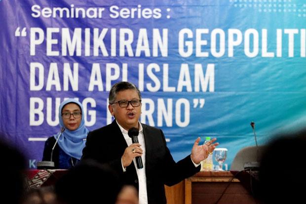 title Hasto Beberkan Pemikiran Geopolitik Soekarno di Hadapan Dosen dan Mahasiswa UIN Sunan Kalijaga Hasto Beberkan Pemikiran Geopolitik Soekarno di Hadapan Dosen dan Mahasiswa UIN Sunan Kalijaga