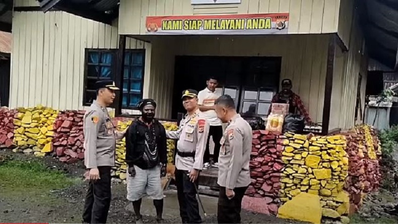 title Kapolres Puncak Jaya ke Tingginambut, Bertemu Panglima Perang Moro Kogoya Kapolres Puncak Jaya ke Tingginambut, Bertemu Panglima Perang Moro Kogoya