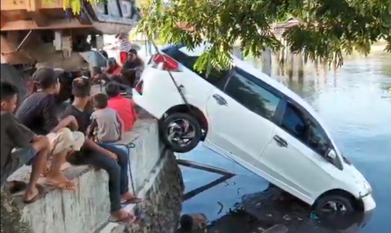 Minibus Terjun ke Laut di Baubau, Pemilik Kabur