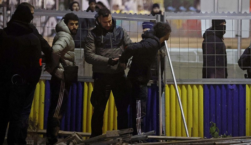 Suporter Maroko Mengamuk di Belgia, Bentrok dengan Polisi dan Bakar-bakaran - Bagian 3
