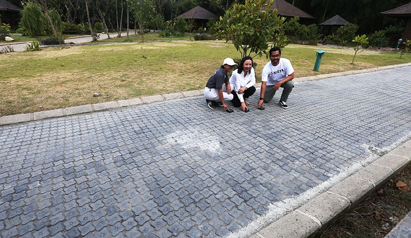 Lindungi Taman Mangrove, Samsonite Luggage Trade-in Sukses Aspal 100.000 Paving Block Daur Ulang - Bagian 3