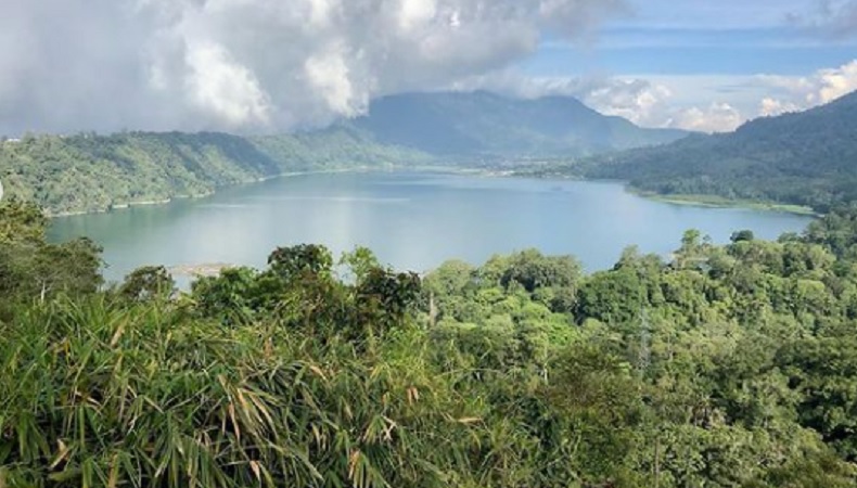 Pesona Danau Tamblingan Bali, Pemandangan Eksotis di Lereng Gunung  