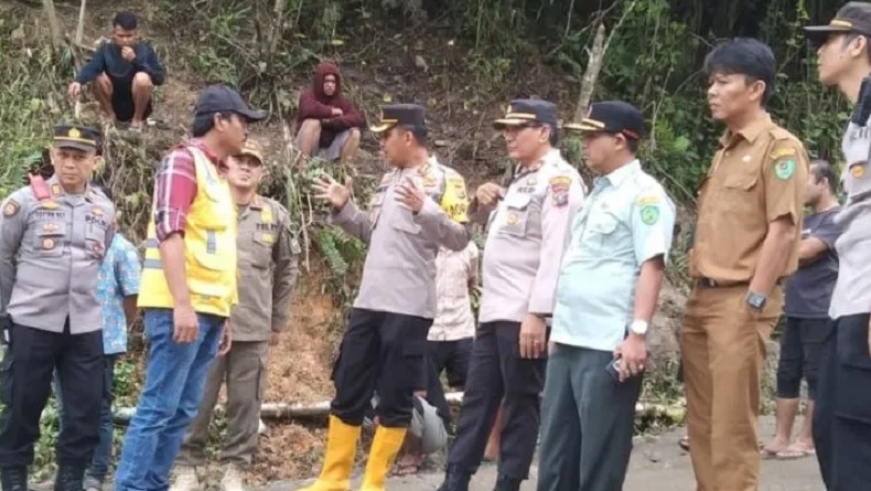 Ada Perbaikan, Kendaraan Roda 6 Dilarang Melintas Jalan Nasional Batu Jomba Tapsel