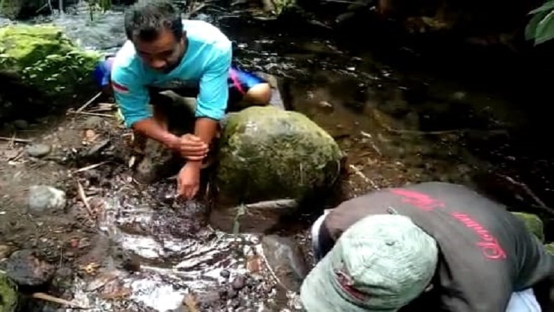 Unik, Mata Air di Sungai Cingenge Rajagaluh Majalengka Ini Hangat dan Sedikit Manis