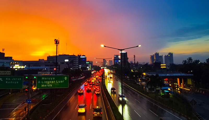 Cantiknya Pelangi Muncul di Langit Jakarta - Bagian 2
