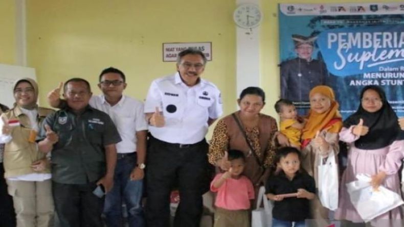 Tekan Kasus Stunting, Pemprov Babel Serahkan Bantuan Suplemen Vitamin kepada 80 Balita