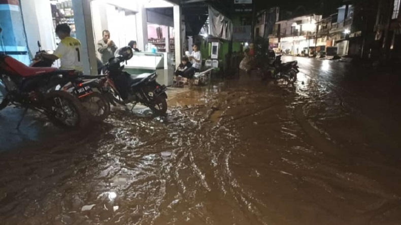 Luapan Sungai Cibalapulang yang Rendam Ratusan Rumah di Sukanagara Cianjur Surut