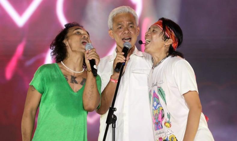 Ganjar Beri Kejutan di Konser HUT ke-39 Slank, Duet dengan Kaka Lantunkan Lagu Terlalu Manis