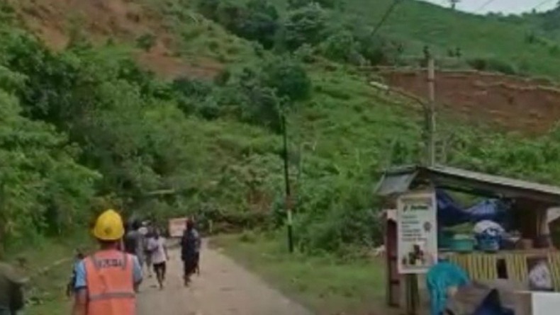 Longsor di Kabupaten Gorontalo, Akses Jalan 2 Desa Putus