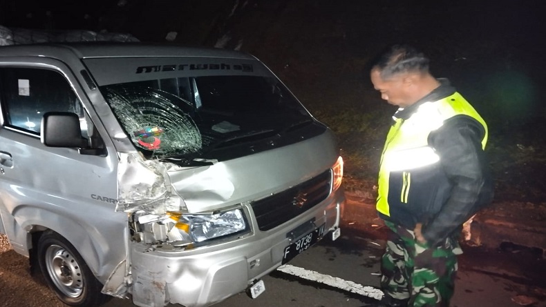 Brak, Pikap Tabrak Pemotor di Jalur Puncak Cianjur, Korban Tewas Terkapar