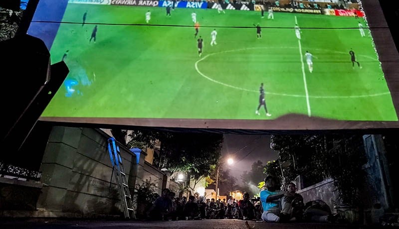 Antusiasme Warga Nobar Piala Dunia yang Digelar Pemuda Perindo  - Bagian 5