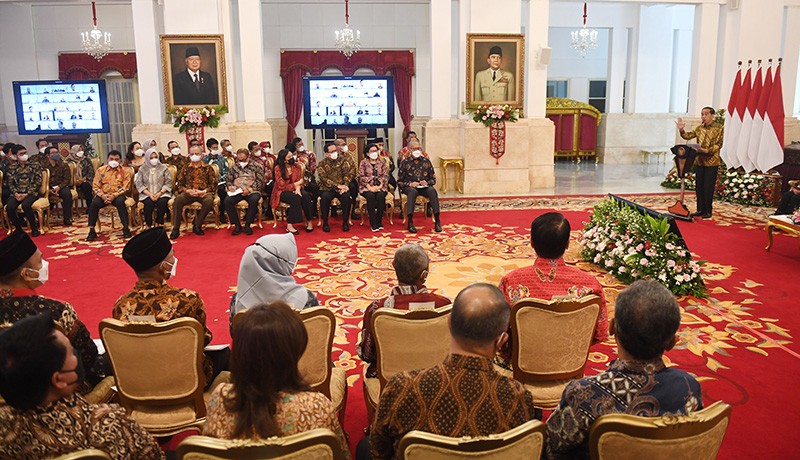 Presiden Jokowi Serahkan KUR Klaster kepada Pelaku UMKM - Bagian 2