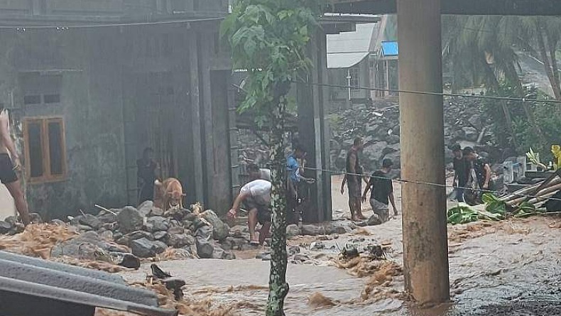 Banjir Bandang Landa Sitaro, Satu Warga Tewas Ratusan KK Mengungsi