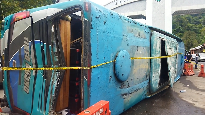 Tabrak Truk dan Ambulans, Ini Kronologi Kecelakaan Bus Mahasiswa Unri di Padang Panjang