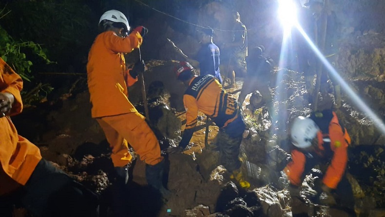 Tanah Longsor Timbun 1 Warga Desa Sindulang Cimanggung Sumedang