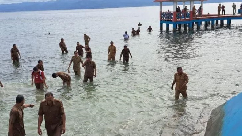 Puluhan Pejabat Tidore Kepulauan Diceburkan ke Laut gegara Piala Dunia, Kok Bisa?