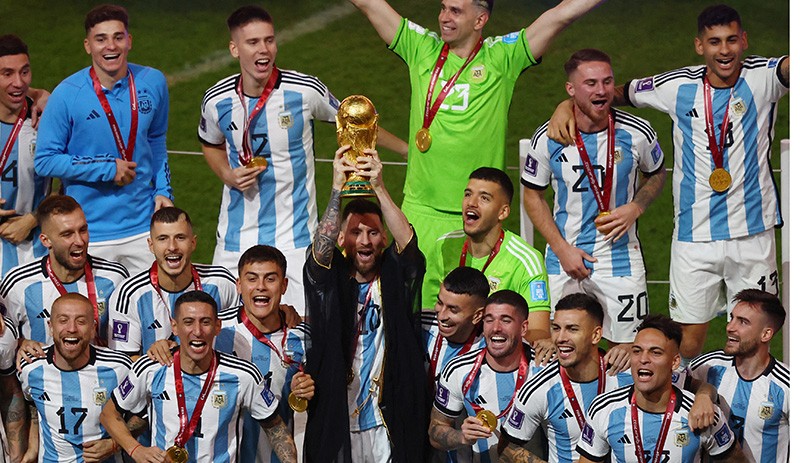 Selebrasi Timnas Argentina Angkat Trofi Piala Dunia 2022 - Bagian 2