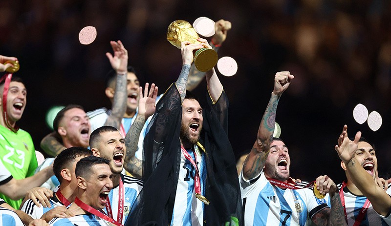 Selebrasi Timnas Argentina Angkat Trofi Piala Dunia 2022 - Bagian 3