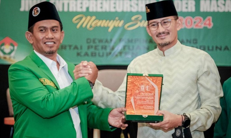 Hadiri Wisuda Stiba Darul Ulum Pamekasan, Sandiaga: Kami Akan Kolaborasi dengan Santri 