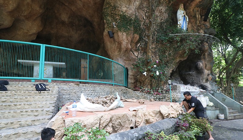 Persiapan Natal di Gua Maria Kediri - Bagian 2