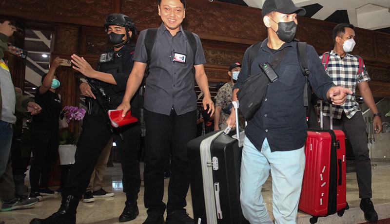 KPK Geledah Gedung DPRD Jawa Timur - Bagian 1