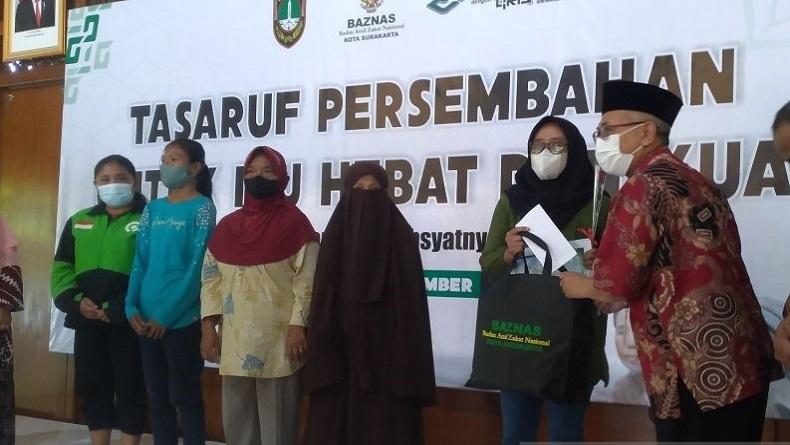 Momentum Hari Ibu, BAZNAS Solo Berikan Bantuan untuk Perempuan Tangguh