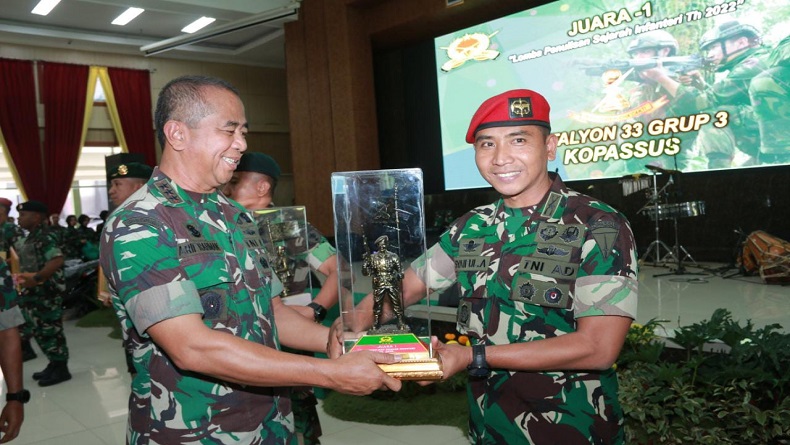 Prajurit Batalyon 33 Kopassus Tulis Buku Sejarah Infanteri Indonesia