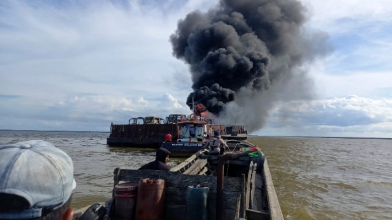title Penyebab Kapal Tugboat Terbakar di Perairan Jambi, Ini Kata Polisi Penyebab Kapal Tugboat Terbakar di Perairan Jambi, Ini Kata Polisi