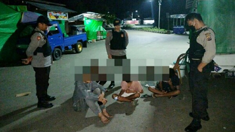 Sekelompok Remaja di Kotamobagu Kedapatan Asyik Hirup Lem, Sanksinya Cuma Push Up