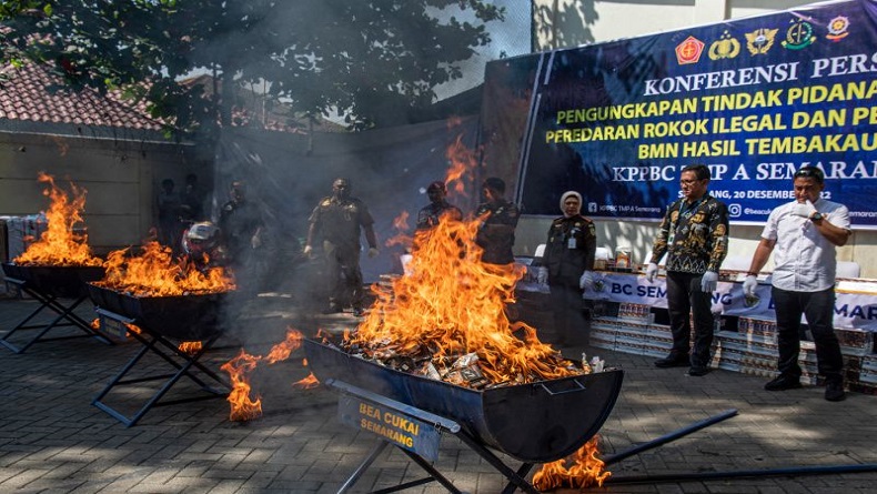 title Bea Cukai Semarang Sita Ribuan Rokok Ilegal yang Diedarkan dengan Sepeda Motor Bea Cukai Semarang Sita Ribuan Rokok Ilegal yang Diedarkan dengan Sepeda Motor