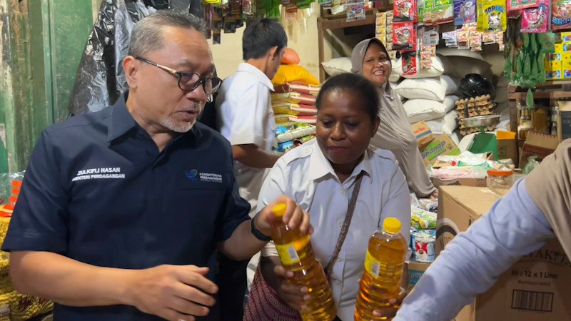Mendag Zulhas Pantau  Pasar Sentral Remu Papua Barat: Jelang Nataru Pasokan Bapok Cukup, Harga Stabil - Bagian 2