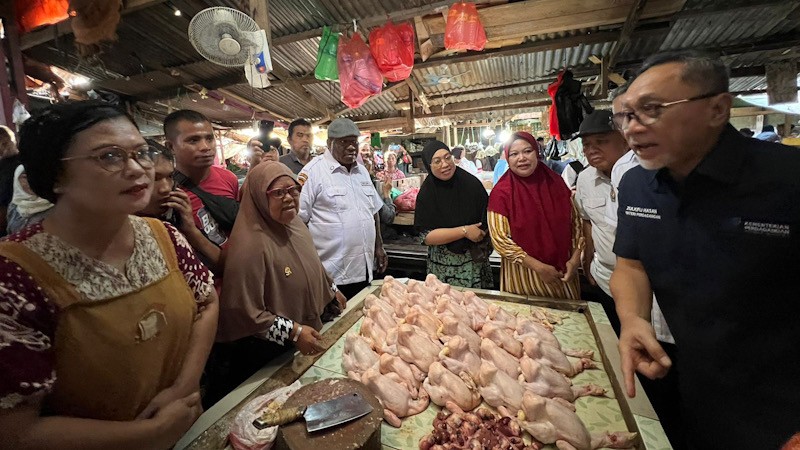 Mendag Zulhas Pantau  Pasar Sentral Remu Papua Barat: Jelang Nataru Pasokan Bapok Cukup, Harga Stabil - Bagian 5