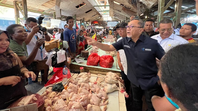 Mendag Zulhas Pantau  Pasar Sentral Remu Papua Barat: Jelang Nataru Pasokan Bapok Cukup, Harga Stabil - Bagian 1