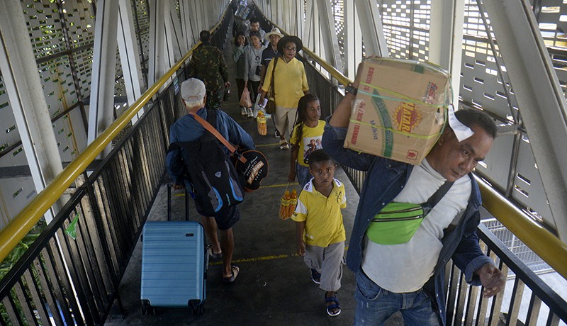 Pelabuhan Soekarno Hatta Makassar Dipadati Penumpang Kapal Laut - Bagian 2