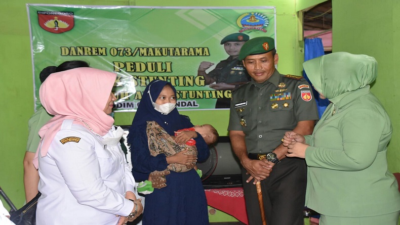 Danrem 073 Makutarama Santuni Anak Stunting di Kendal