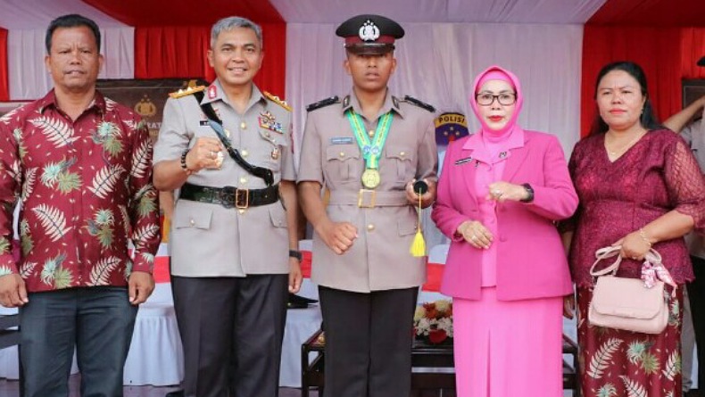 Petani Asal Talaud Ini Bangga Anaknya Jadi Polisi, Tidak Pakai Uang Masuk Anggota Polri