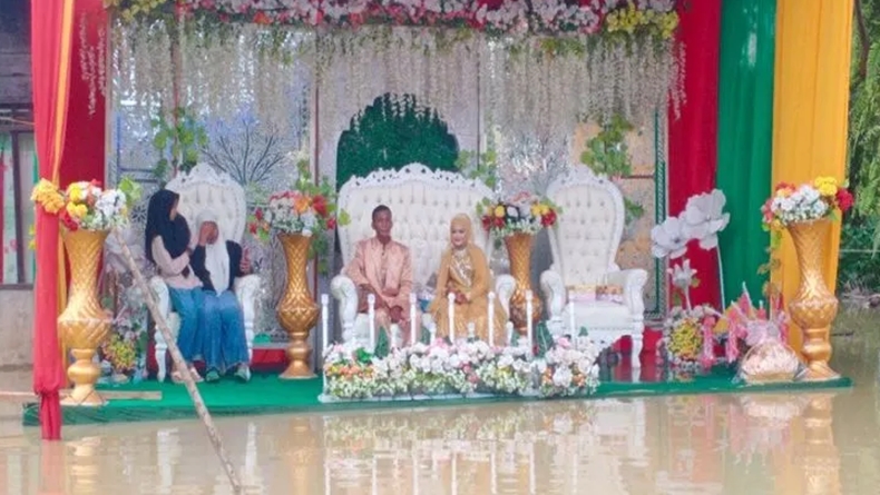 Ketika Warga Aceh Tamiang Gelar Pernikahan di Tengah Kepungan Banjir