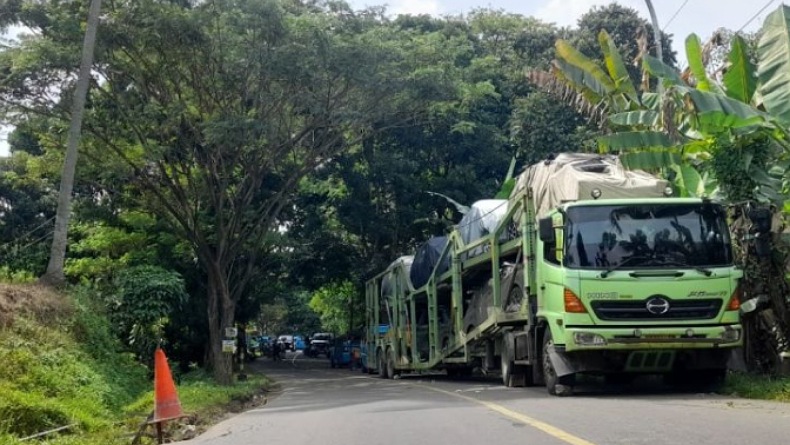 Perlintasan Sulawesi Puncak Pontolo Macet Total Tertutup Alat Berat dari Arah Sulut
