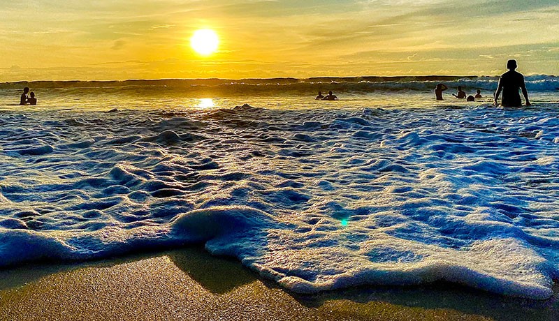 Menikmati Keindahan Sunset di Pantai Legian Bali - Bagian 1