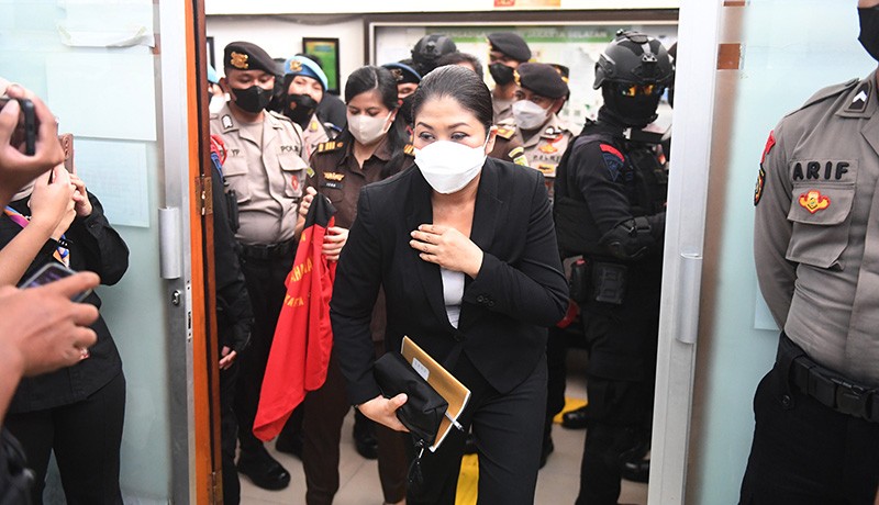 Pakaian Serba Hitam, Ferdy Sambo Jalani Sidang dengan Saksi Meringankan - Bagian 3