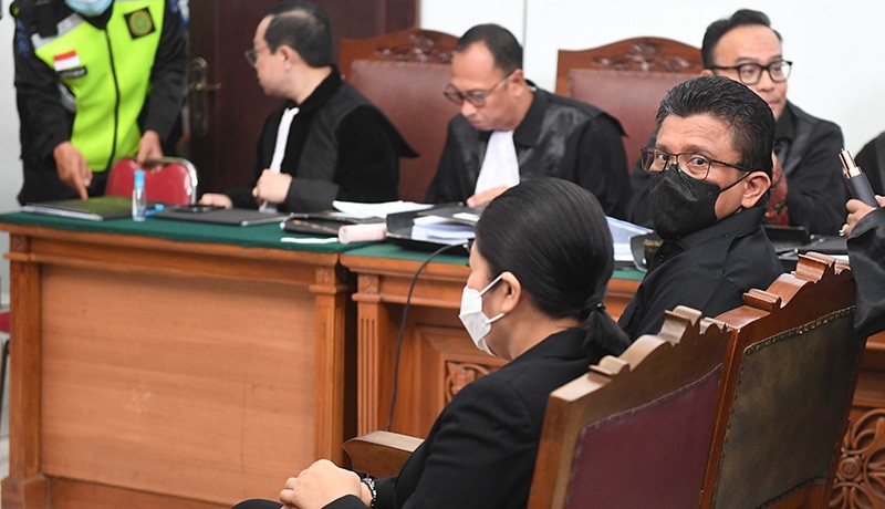 Pakaian Serba Hitam, Ferdy Sambo Jalani Sidang dengan Saksi Meringankan - Bagian 1