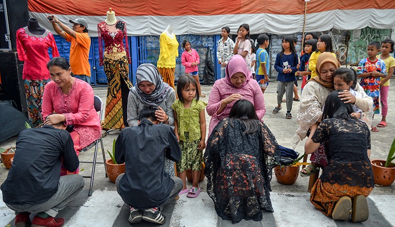 Tradisi Sungkeman Memperingati Hari Ibu - Bagian 1