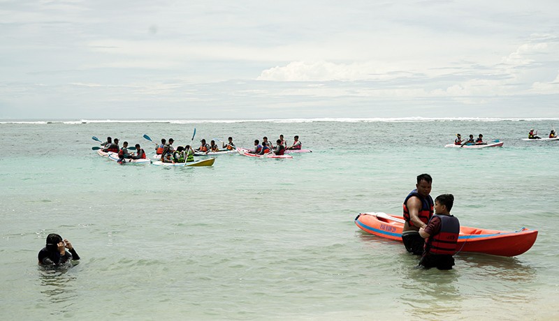 Pantai Pandawa Bali Ramai Wisatawan Lokal dan Mancanegara - Bagian 2