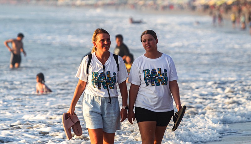 Pantai Pandawa Bali Ramai Wisatawan Lokal dan Mancanegara - Bagian 1