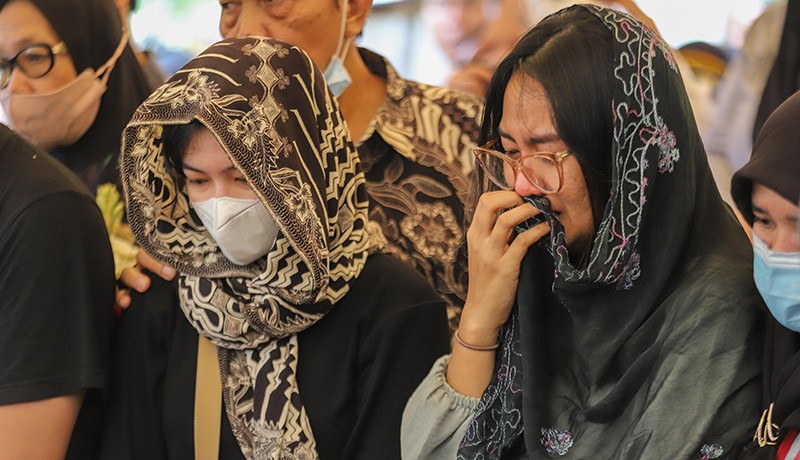 Suasana Haru Pemakaman Mak Nyak Aminah Cendrakasih - Bagian 5