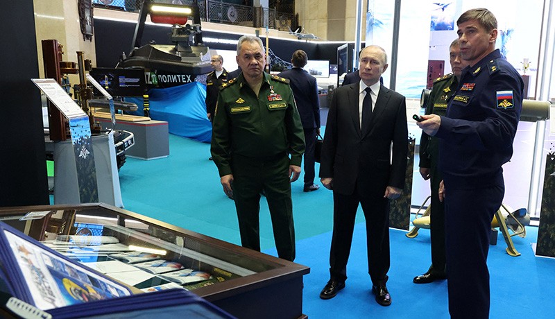 Vladimir Putin Kumpulkan Para Jenderal di Moskow saat Zelensky Temui Biden - Bagian 5
