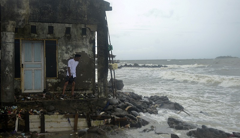 Rumah-Rumah Terancam Roboh akibat Abrasi di Sulsel - Bagian 2