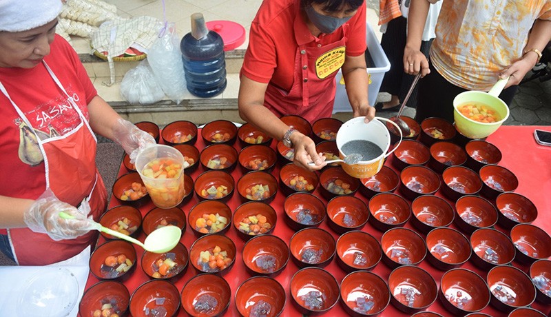Berbagi Makanan Gratis di Gereja Bongsari Semarang - Bagian 2