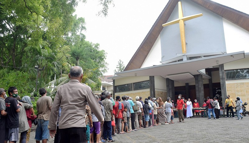 Berbagi Makanan Gratis di Gereja Bongsari Semarang - Bagian 3