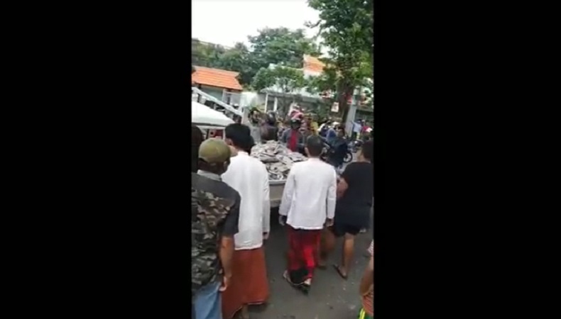 Truk Tronton Tabrak 4 Kendaraan saat Berhenti di Lampu Merah Pasuruan, 1 Orang Kritis